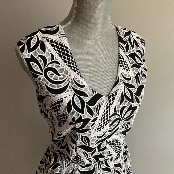 Collective Concepts Black & White Lace Dress Size Medium - Picture 10 of 10